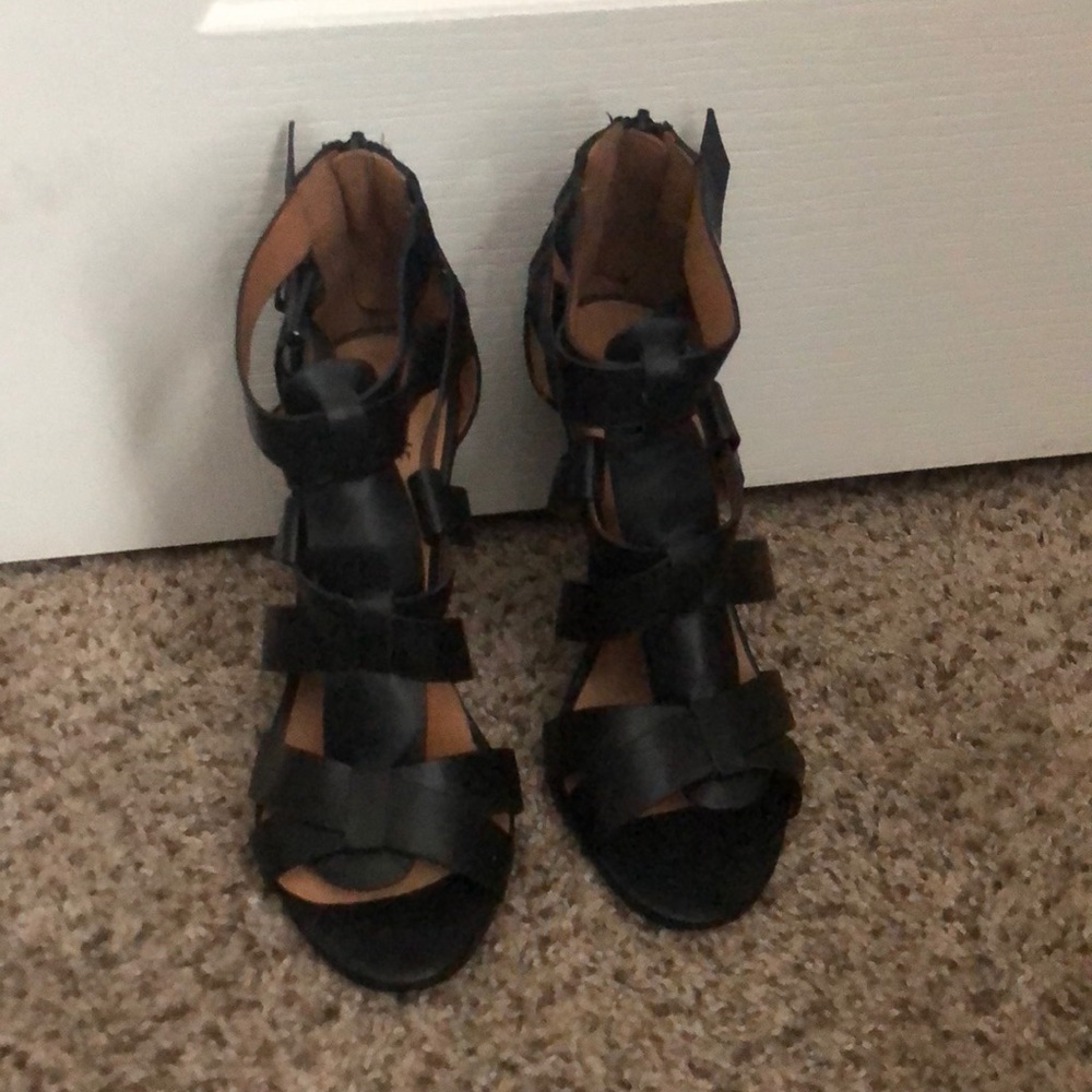 Shoe